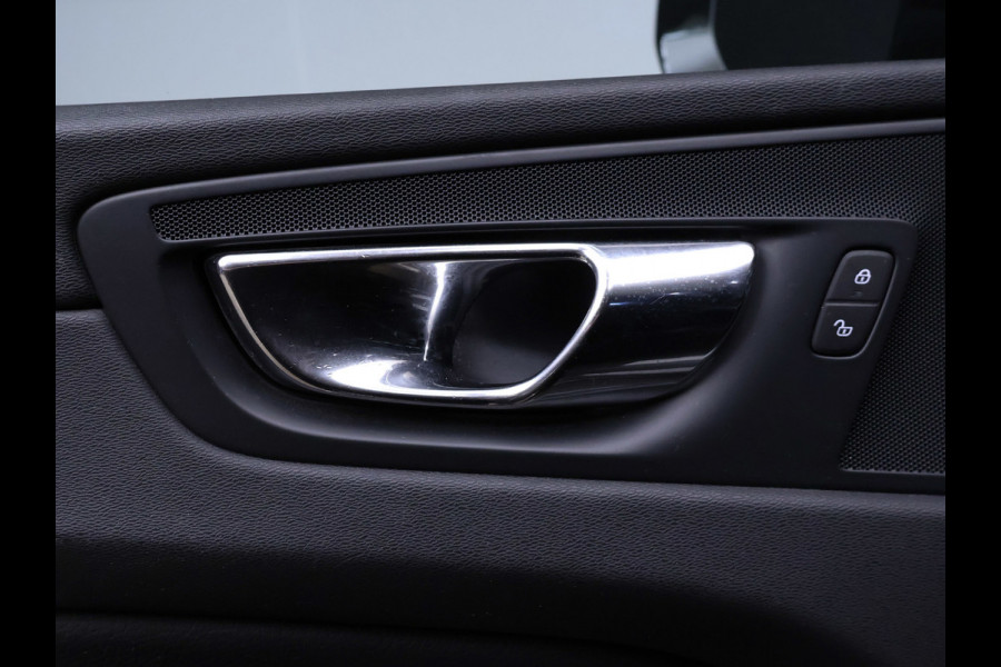 Volvo XC60 2.0 T8 Twin Engine AWD Inscription Sport (PANORAMADAK,NAVI,CAMERA,STOELVERWARMING,LED,GETINT,SPORTSTOELEN,LM VELGEN)