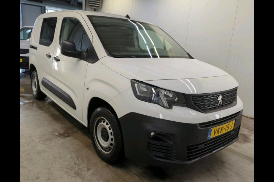 Peugeot Partner 1.2 Benzine 111PK Euro6 Premium / Airco / Navigatie / Cruise-ctr. / Schuifdeur + Raam / Radio multimedia