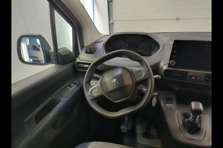 Peugeot Partner 1.2 Benzine 111PK Euro6 Premium / Airco / Navigatie / Cruise-ctr. / Schuifdeur + Raam / Radio multimedia