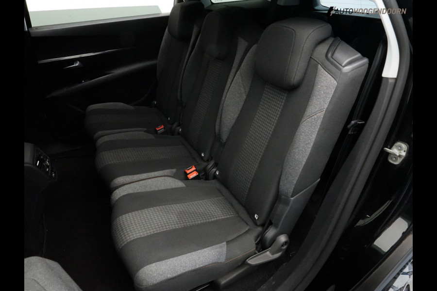 Peugeot 5008 1.2 PureTech Allure Avantage 7-zits (APPLE CARPLAY,LED VERLICHTING,CAMERA,DIGITAAL DISPLAY,PARKEERSENSOREN,LM-VELGEN)