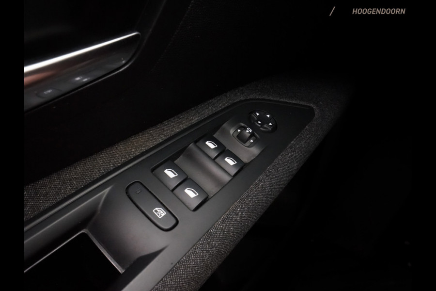 Peugeot 5008 1.2 PureTech Allure Avantage 7-zits (APPLE CARPLAY,LED VERLICHTING,CAMERA,DIGITAAL DISPLAY,PARKEERSENSOREN,LM-VELGEN)
