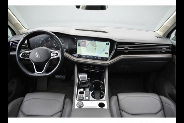 Volkswagen Touareg 3.0 TSi eHybrid ATMOSPHERE 4MOTION TREKHAAK/HEAD-UP/PANORAMADAK 1E EIG