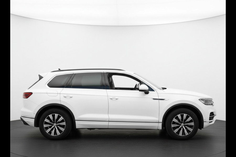 Volkswagen Touareg 3.0 TSi eHybrid ATMOSPHERE 4MOTION TREKHAAK/HEAD-UP/PANORAMADAK 1E EIG