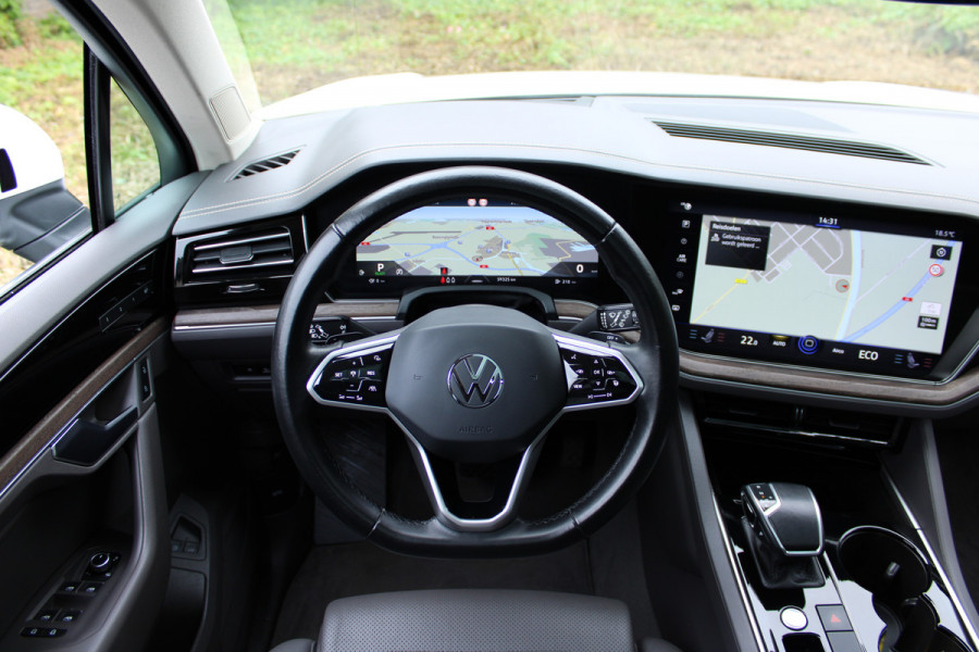 Volkswagen Touareg 3.0 TSi eHybrid ATMOSPHERE 4MOTION TREKHAAK/HEAD-UP/PANORAMADAK 1E EIG