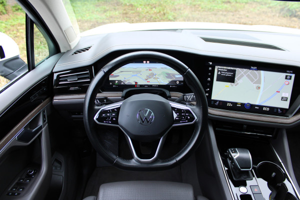 Volkswagen Touareg 3.0 TSi eHybrid ATMOSPHERE 4MOTION TREKHAAK/HEAD-UP/PANORAMADAK 1E EIG