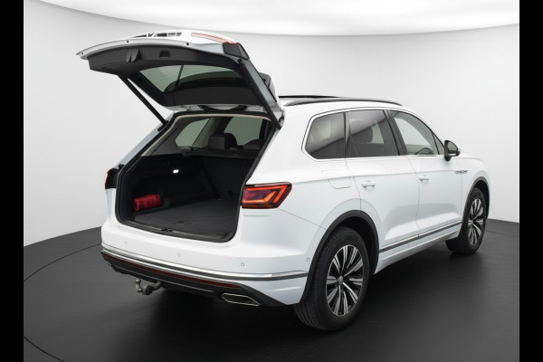 Volkswagen Touareg 3.0 TSi eHybrid ATMOSPHERE 4MOTION TREKHAAK/HEAD-UP/PANORAMADAK 1E EIG
