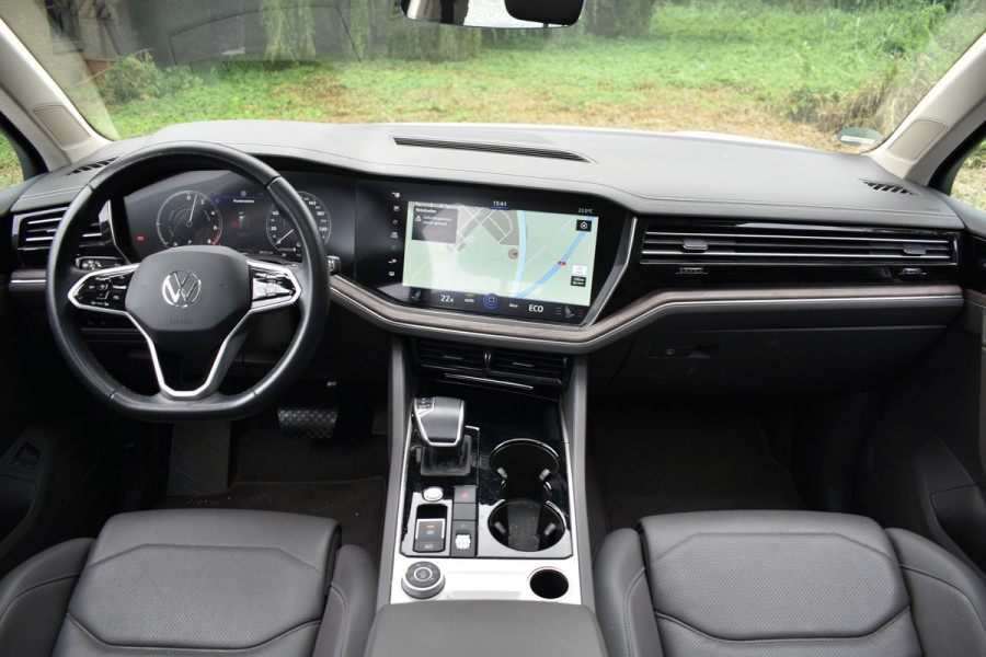 Volkswagen Touareg 3.0 TSi eHybrid ATMOSPHERE 4MOTION TREKHAAK/HEAD-UP/PANORAMADAK 1E EIG