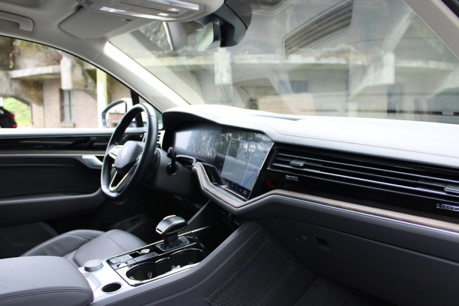 Volkswagen Touareg 3.0 TSi eHybrid ATMOSPHERE 4MOTION TREKHAAK/HEAD-UP/PANORAMADAK 1E EIG