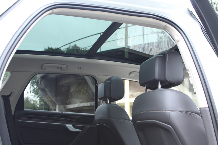 Volkswagen Touareg 3.0 TSi eHybrid ATMOSPHERE 4MOTION TREKHAAK/HEAD-UP/PANORAMADAK 1E EIG