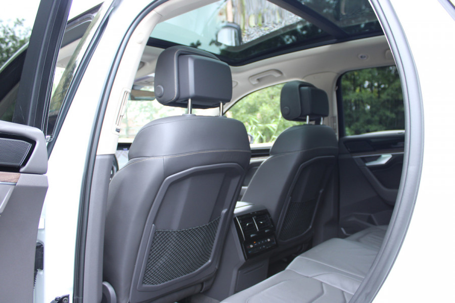 Volkswagen Touareg 3.0 TSi eHybrid ATMOSPHERE 4MOTION TREKHAAK/HEAD-UP/PANORAMADAK 1E EIG