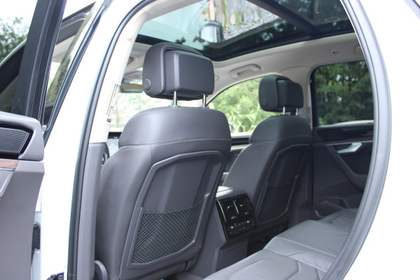 Volkswagen Touareg 3.0 TSi eHybrid ATMOSPHERE 4MOTION TREKHAAK/HEAD-UP/PANORAMADAK 1E EIG