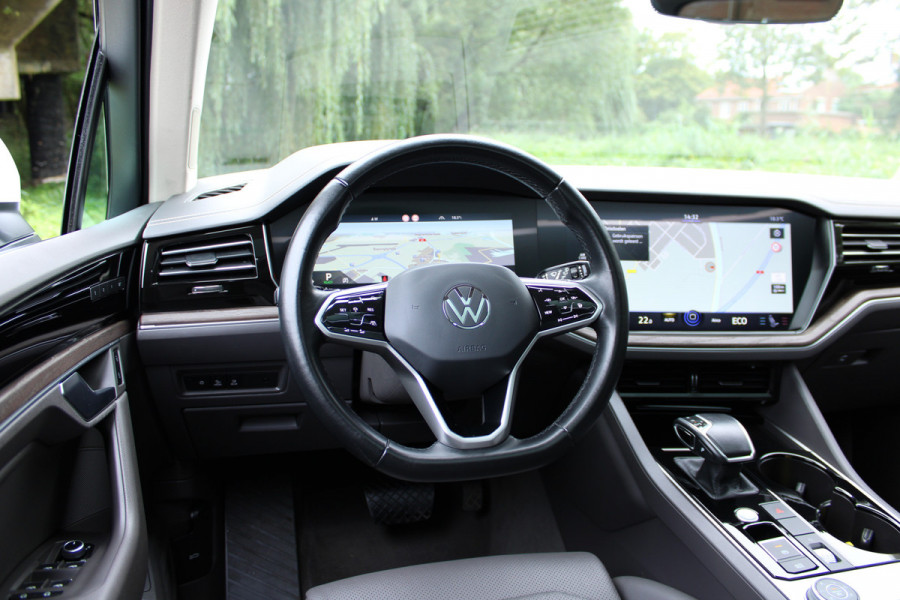 Volkswagen Touareg 3.0 TSi eHybrid ATMOSPHERE 4MOTION TREKHAAK/HEAD-UP/PANORAMADAK 1E EIG