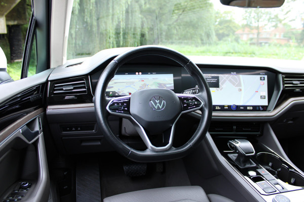 Volkswagen Touareg 3.0 TSi eHybrid ATMOSPHERE 4MOTION TREKHAAK/HEAD-UP/PANORAMADAK 1E EIG