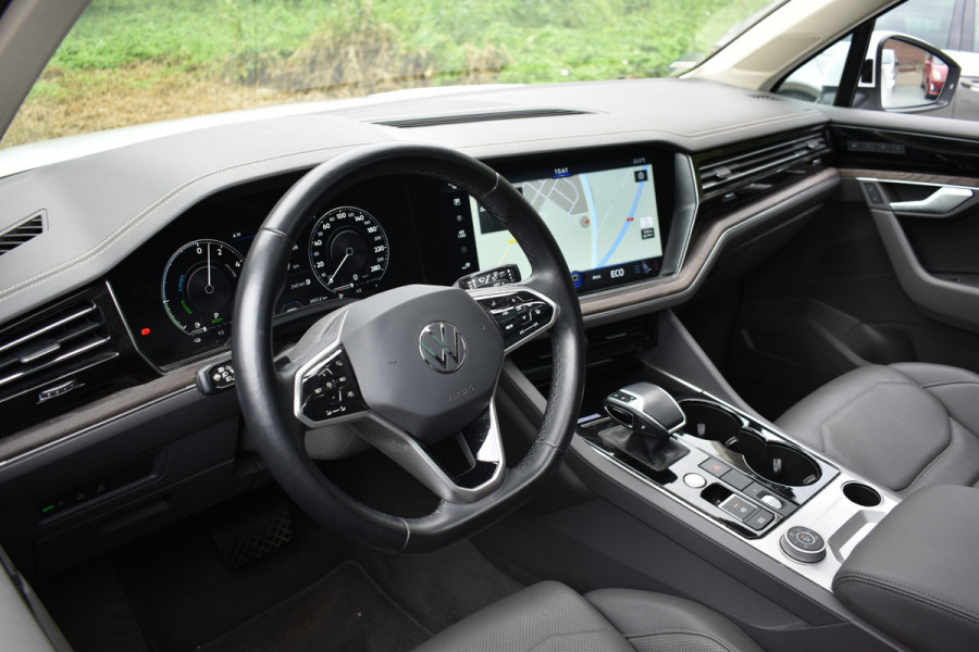 Volkswagen Touareg 3.0 TSi eHybrid ATMOSPHERE 4MOTION TREKHAAK/HEAD-UP/PANORAMADAK 1E EIG