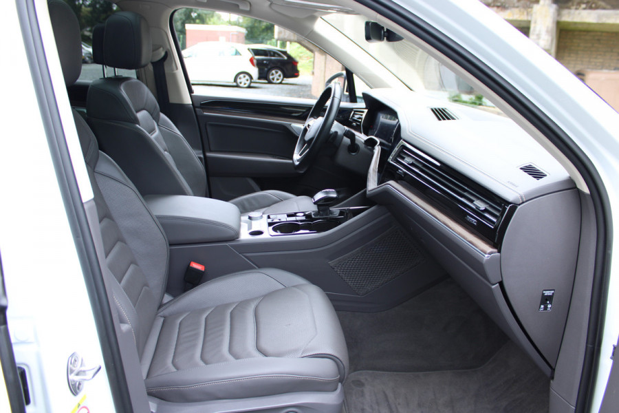 Volkswagen Touareg 3.0 TSi eHybrid ATMOSPHERE 4MOTION TREKHAAK/HEAD-UP/PANORAMADAK 1E EIG