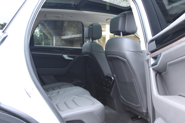 Volkswagen Touareg 3.0 TSi eHybrid ATMOSPHERE 4MOTION TREKHAAK/HEAD-UP/PANORAMADAK 1E EIG