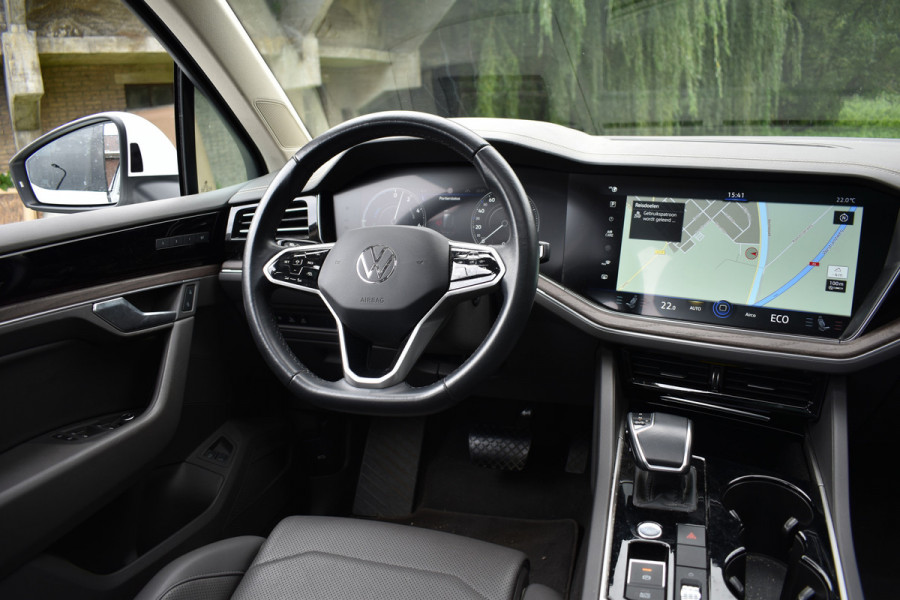 Volkswagen Touareg 3.0 TSi eHybrid ATMOSPHERE 4MOTION TREKHAAK/HEAD-UP/PANORAMADAK 1E EIG