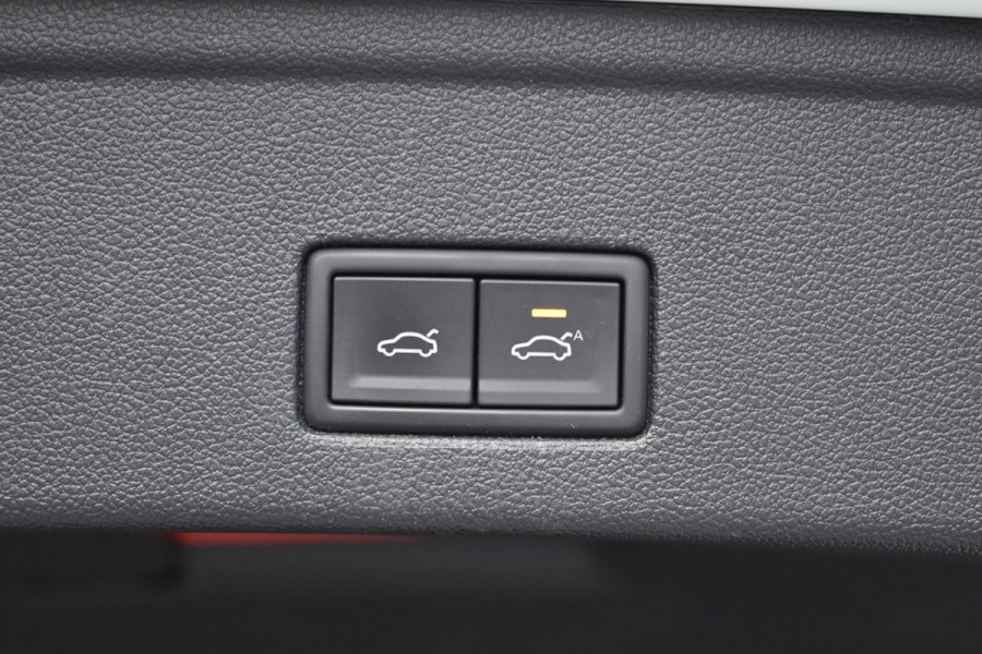 Volkswagen Touareg 3.0 TSi eHybrid ATMOSPHERE 4MOTION TREKHAAK/HEAD-UP/PANORAMADAK 1E EIG
