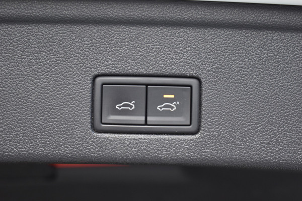 Volkswagen Touareg 3.0 TSi eHybrid ATMOSPHERE 4MOTION TREKHAAK/HEAD-UP/PANORAMADAK 1E EIG