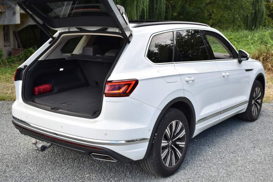 Volkswagen Touareg 3.0 TSi eHybrid ATMOSPHERE 4MOTION TREKHAAK/HEAD-UP/PANORAMADAK 1E EIG