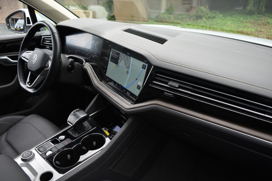 Volkswagen Touareg 3.0 TSi eHybrid ATMOSPHERE 4MOTION TREKHAAK/HEAD-UP/PANORAMADAK 1E EIG
