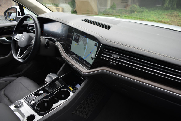 Volkswagen Touareg 3.0 TSi eHybrid ATMOSPHERE 4MOTION TREKHAAK/HEAD-UP/PANORAMADAK 1E EIG