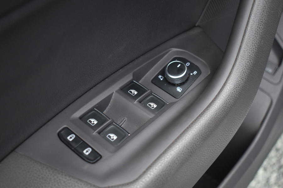 Volkswagen Touareg 3.0 TSi eHybrid ATMOSPHERE 4MOTION TREKHAAK/HEAD-UP/PANORAMADAK 1E EIG
