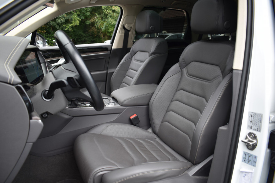 Volkswagen Touareg 3.0 TSi eHybrid ATMOSPHERE 4MOTION TREKHAAK/HEAD-UP/PANORAMADAK 1E EIG