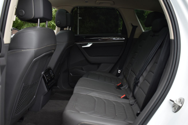 Volkswagen Touareg 3.0 TSi eHybrid ATMOSPHERE 4MOTION TREKHAAK/HEAD-UP/PANORAMADAK 1E EIG