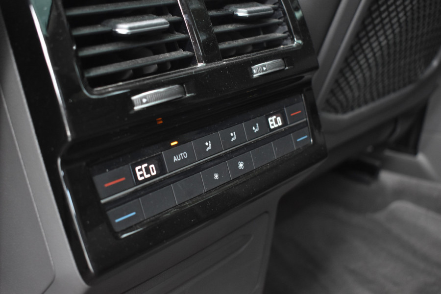 Volkswagen Touareg 3.0 TSi eHybrid ATMOSPHERE 4MOTION TREKHAAK/HEAD-UP/PANORAMADAK 1E EIG