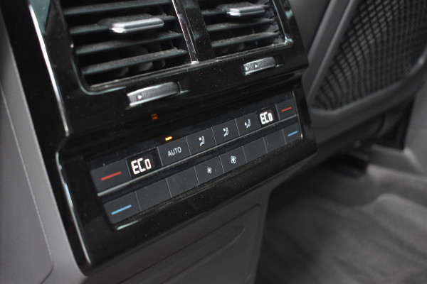 Volkswagen Touareg 3.0 TSi eHybrid ATMOSPHERE 4MOTION TREKHAAK/HEAD-UP/PANORAMADAK 1E EIG