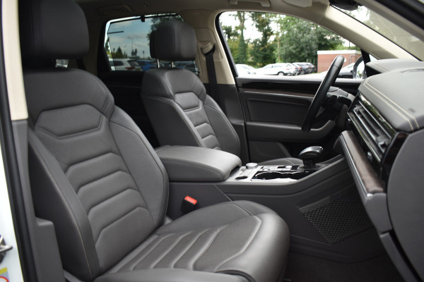 Volkswagen Touareg 3.0 TSi eHybrid ATMOSPHERE 4MOTION TREKHAAK/HEAD-UP/PANORAMADAK 1E EIG