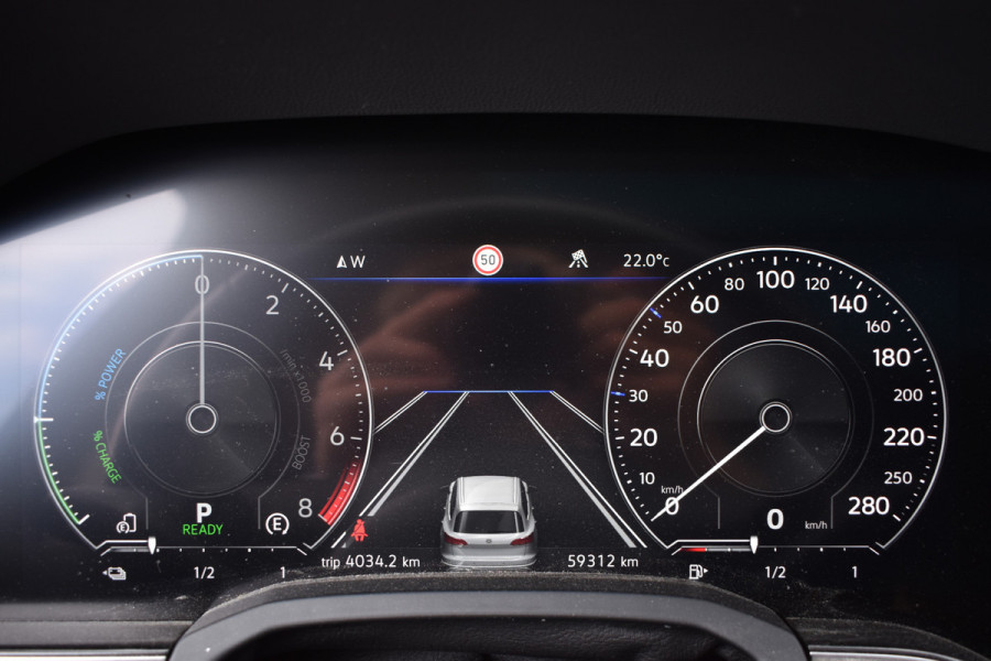 Volkswagen Touareg 3.0 TSi eHybrid ATMOSPHERE 4MOTION TREKHAAK/HEAD-UP/PANORAMADAK 1E EIG