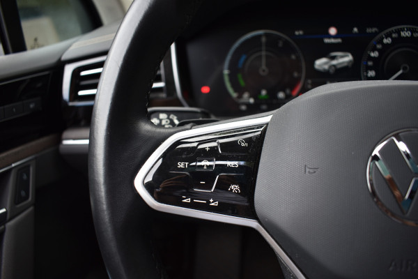 Volkswagen Touareg 3.0 TSi eHybrid ATMOSPHERE 4MOTION TREKHAAK/HEAD-UP/PANORAMADAK 1E EIG