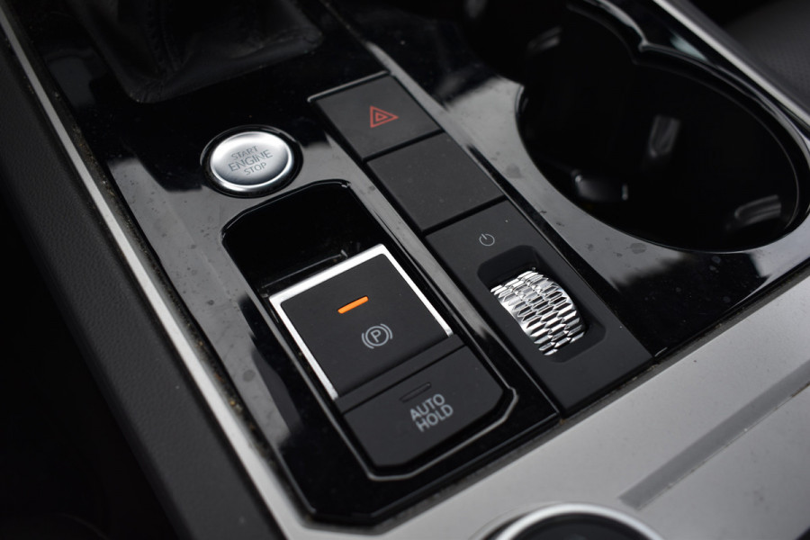 Volkswagen Touareg 3.0 TSi eHybrid ATMOSPHERE 4MOTION TREKHAAK/HEAD-UP/PANORAMADAK 1E EIG