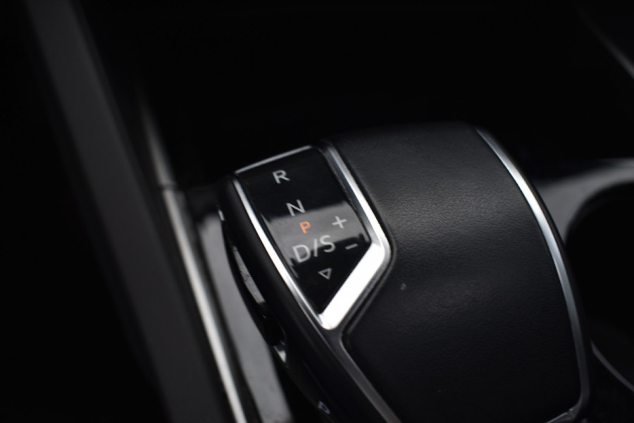 Volkswagen Touareg 3.0 TSi eHybrid ATMOSPHERE 4MOTION TREKHAAK/HEAD-UP/PANORAMADAK 1E EIG