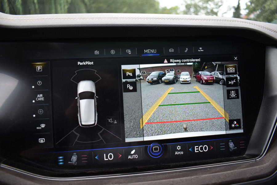 Volkswagen Touareg 3.0 TSi eHybrid ATMOSPHERE 4MOTION TREKHAAK/HEAD-UP/PANORAMADAK 1E EIG