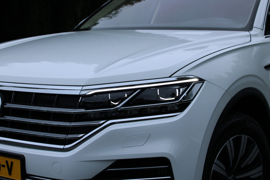 Volkswagen Touareg 3.0 TSi eHybrid ATMOSPHERE 4MOTION TREKHAAK/HEAD-UP/PANORAMADAK 1E EIG