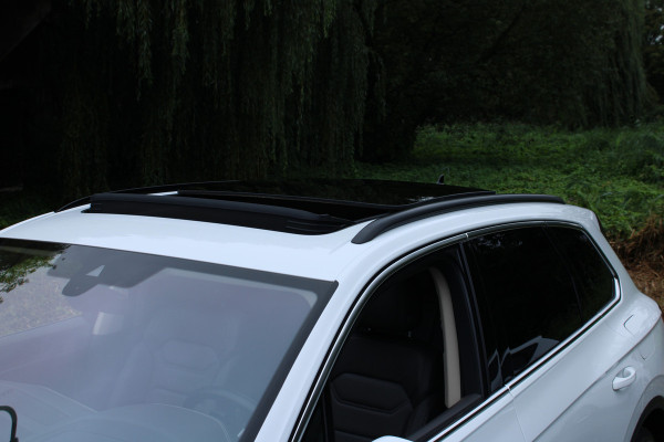 Volkswagen Touareg 3.0 TSi eHybrid ATMOSPHERE 4MOTION TREKHAAK/HEAD-UP/PANORAMADAK 1E EIG