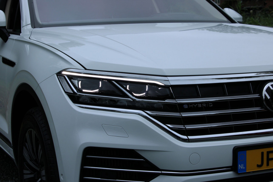 Volkswagen Touareg 3.0 TSi eHybrid ATMOSPHERE 4MOTION TREKHAAK/HEAD-UP/PANORAMADAK 1E EIG
