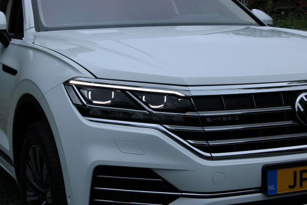 Volkswagen Touareg 3.0 TSi eHybrid ATMOSPHERE 4MOTION TREKHAAK/HEAD-UP/PANORAMADAK 1E EIG