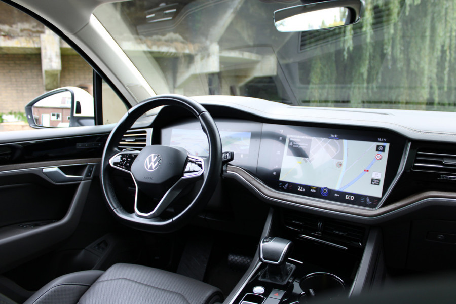 Volkswagen Touareg 3.0 TSi eHybrid ATMOSPHERE 4MOTION TREKHAAK/HEAD-UP/PANORAMADAK 1E EIG