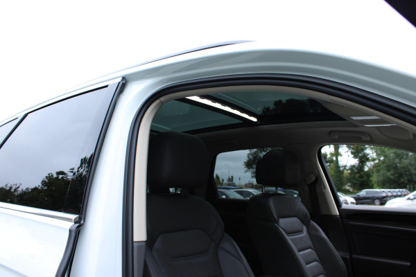 Volkswagen Touareg 3.0 TSi eHybrid ATMOSPHERE 4MOTION TREKHAAK/HEAD-UP/PANORAMADAK 1E EIG