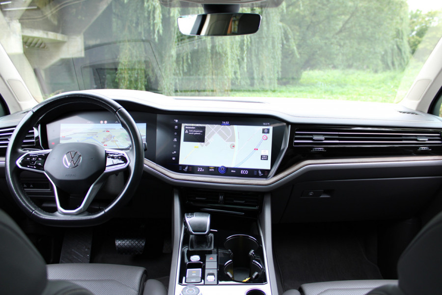 Volkswagen Touareg 3.0 TSi eHybrid ATMOSPHERE 4MOTION TREKHAAK/HEAD-UP/PANORAMADAK 1E EIG