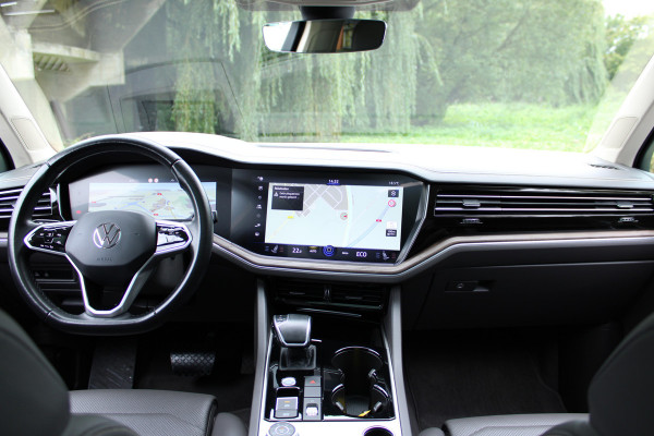 Volkswagen Touareg 3.0 TSi eHybrid ATMOSPHERE 4MOTION TREKHAAK/HEAD-UP/PANORAMADAK 1E EIG