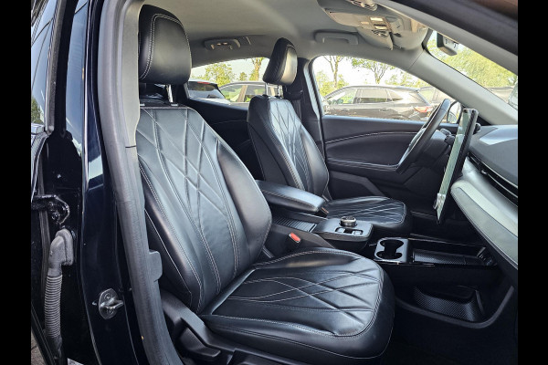 Ford Mustang Mach-E RWD 75 kWh Leder | Stoelverwarming | Adaptive cruise control | Dodehoekdetectie | Camera | Full led etc.