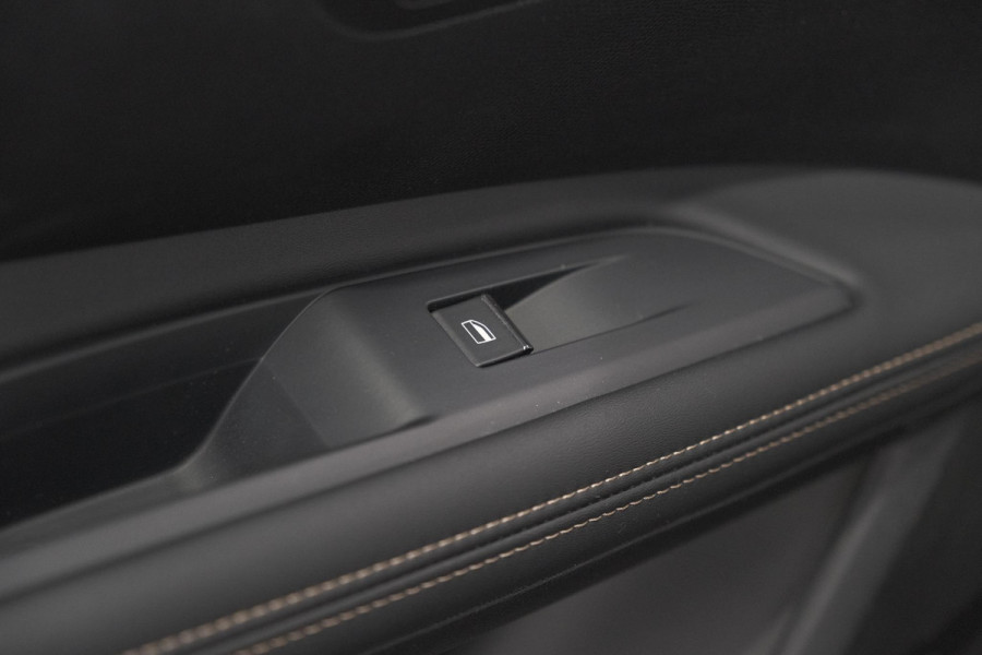 Peugeot 5008 1.6 PureTech 180 EAT8 GT Pack | COMPLEET! | Schuif-/Kanteldak | 360 Camera | Trekhaak | Focal Premium Audio