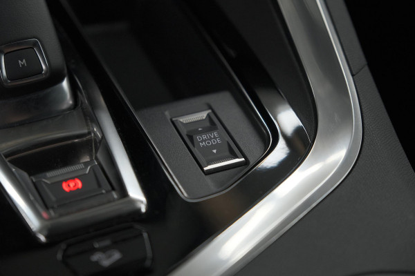 Peugeot 5008 1.6 PureTech 180 EAT8 GT Pack | COMPLEET! | Schuif-/Kanteldak | 360 Camera | Trekhaak | Focal Premium Audio