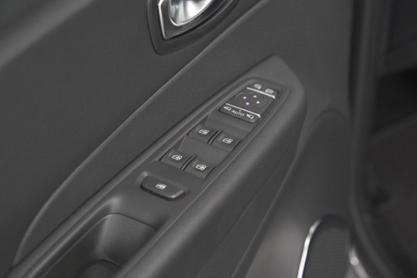 Renault Captur TCe 150 EDC Intens | Camera | Dodehoekdetectie | Navigatie | Easy Life Pack