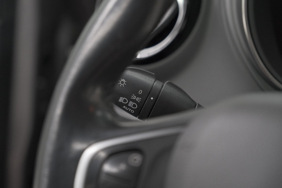 Renault Captur TCe 150 EDC Intens | Camera | Dodehoekdetectie | Navigatie | Easy Life Pack